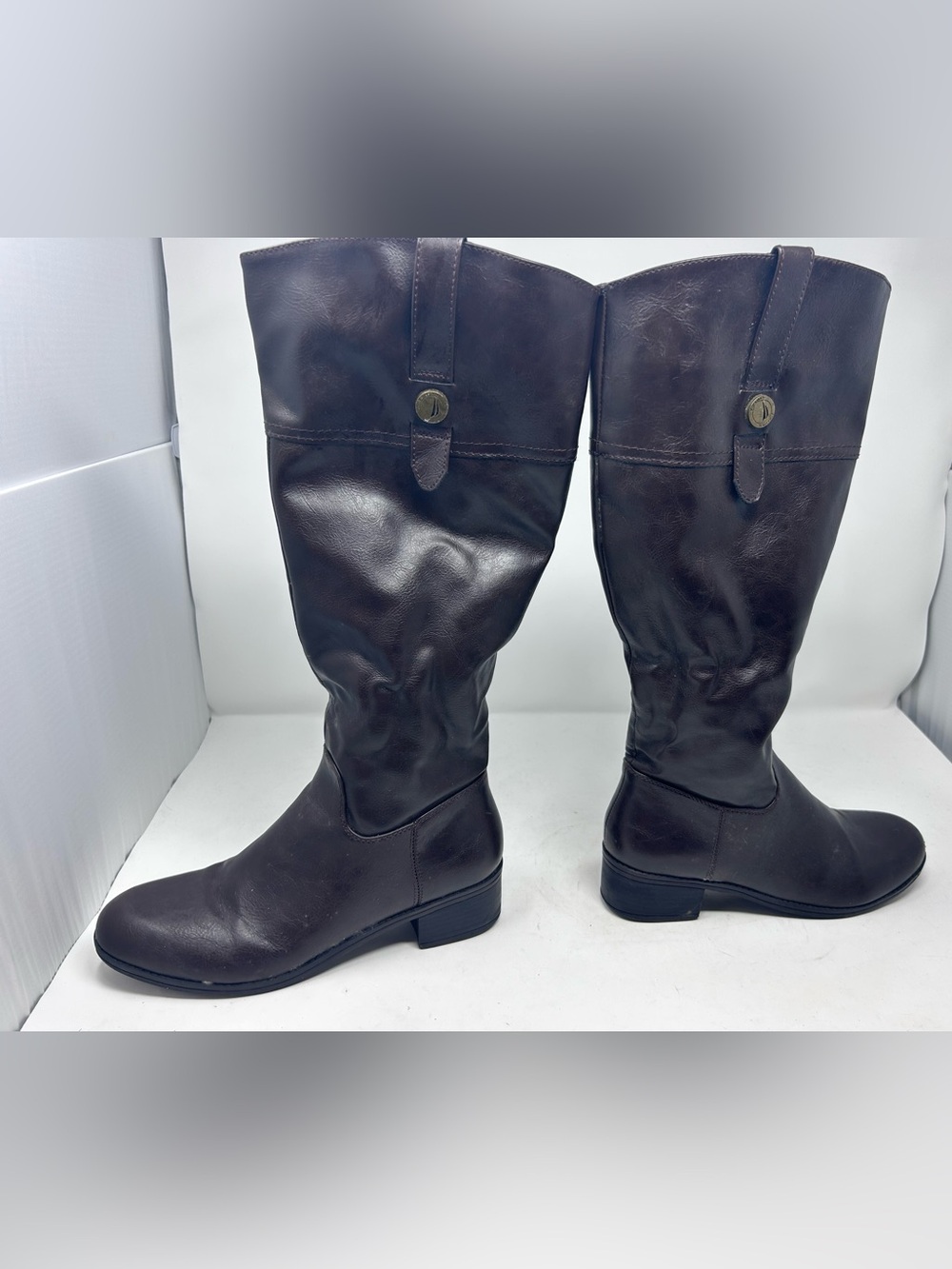 Nautica Women's tall leather style (man-made) boots really nice condition size 8